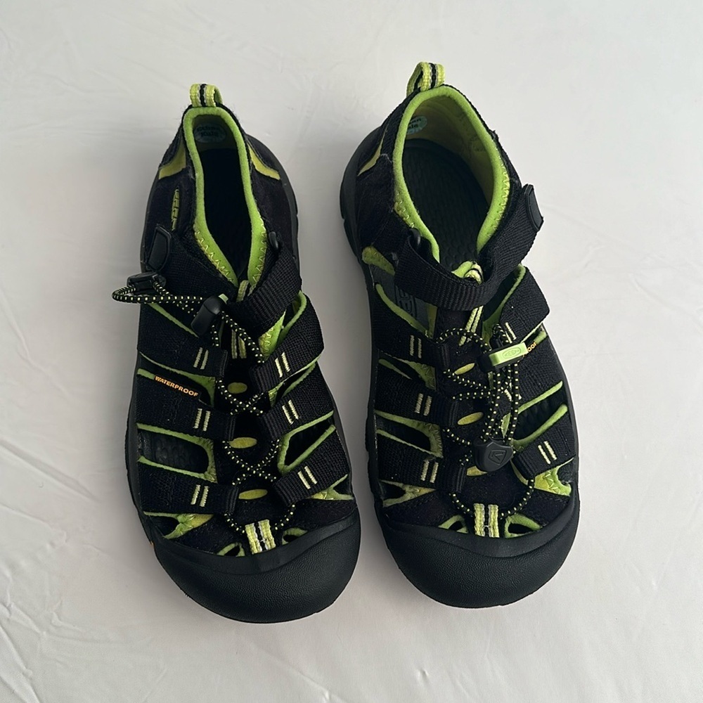 Keen Newport H2 black and green yellow hiking sandals